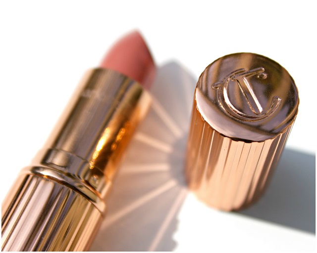 Charlotte Tilbury K.I.S.S.I.N.G Lipstick Bitch Perfect Swatches, Review | via @glamorable #bbloggers #beauty #makeup #lipstick #lips #lippie #charlottetilbury #peach #shimmer