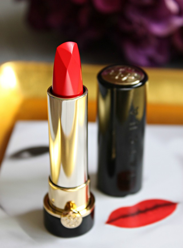 A universally flattering red lipstick that looks good on everyone! Check out my swatches and review of Tatcha's Exclusive, and very Limited Edition Kyoto Red Silk Lipstick >> http://bit.ly/1PPcjsJ | via @glamorable