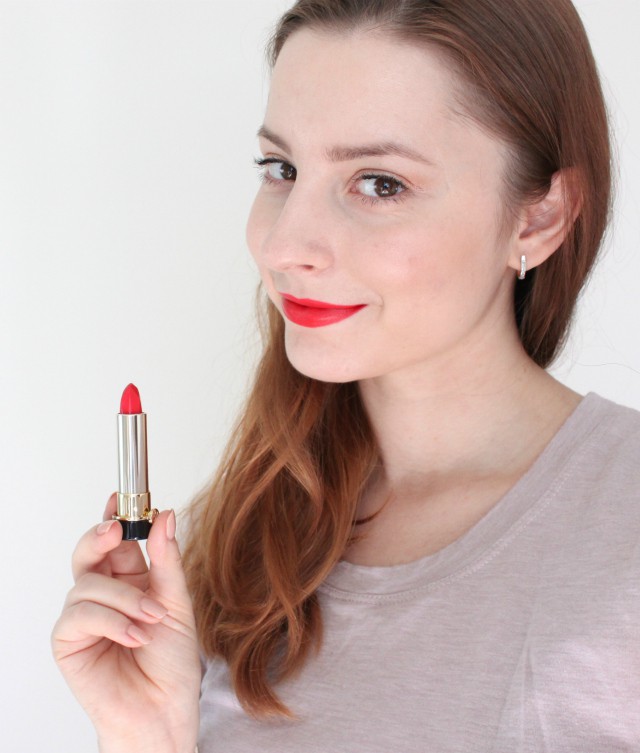 A universally flattering red lipstick that looks good on everyone! Check out my swatches and review of Tatcha's Exclusive, and very Limited Edition Kyoto Red Silk Lipstick >> http://bit.ly/1PPcjsJ | via @glamorable
