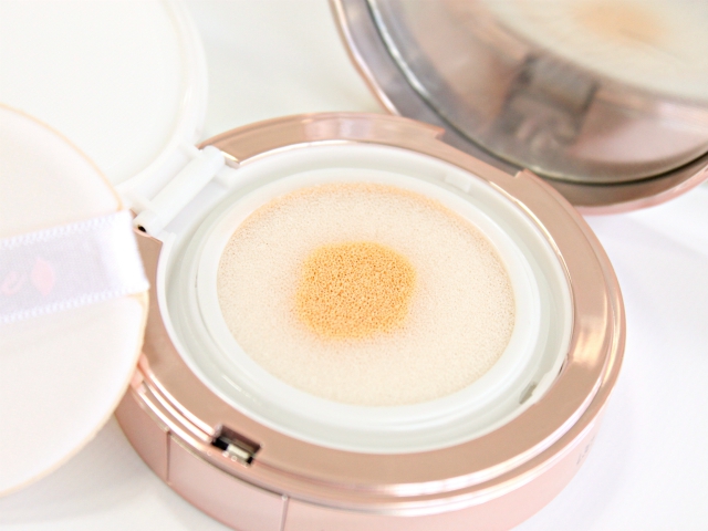 Looking for all-natural makeup? Then definitely check out new Maracuja Oil Sheer Air Cushion Foundation, Mascara, and Mattifying Primer from 100% Pure! Read more at: https://glamorable.com | via @glamorable