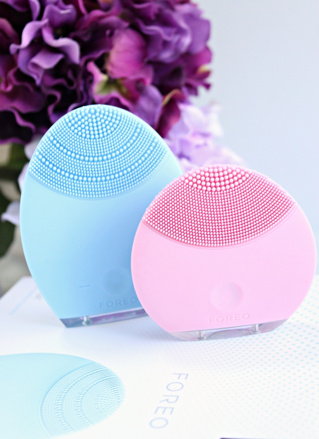 Today on the blog I'm comparing FOREO Luna and Luna mini. Check it out to find out which one is right for you! >> https://glamorable.com | via @glamorable