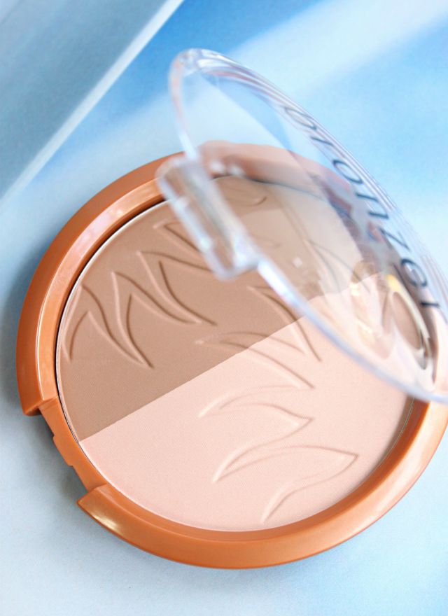 Swatches and review of Milani Bronzer XL 04 Dolci from the latest Limited Edition Dolci Bronze Collection for Summer 2015. It's beautiful, you guys!!! Read more at: https://glamorable.com | via @glamorable