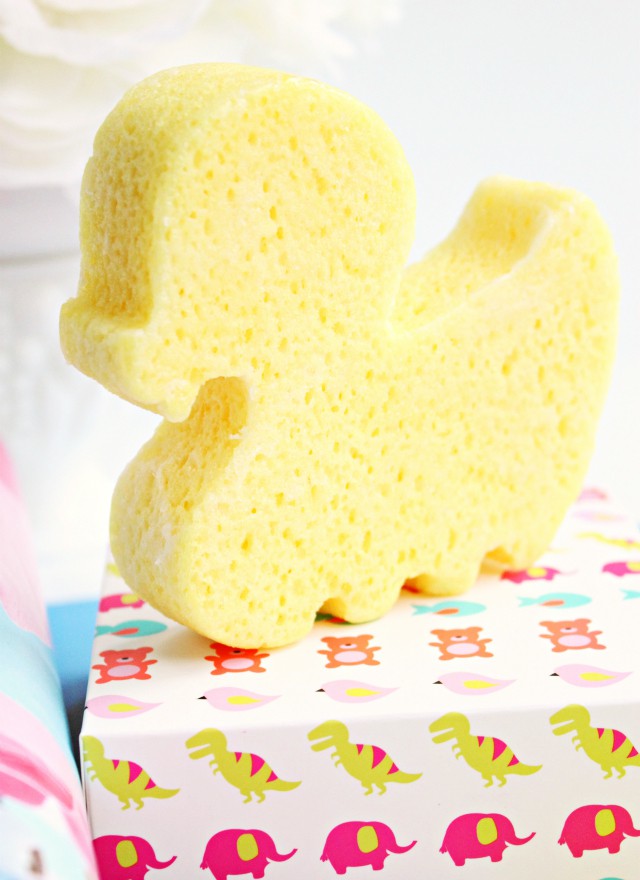 Shower Time Fun with Spongellé. Read more at >> www.glamorable.com | via @glamorable