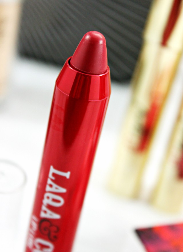 Holiday Gift Guide: Best Beauty Products to Gift Your Best Friend. Read more at >> www.glamorable.com | via @glamorable