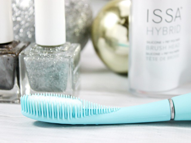 FOREO Issa Hybrid Brush Head review. Read more at >> www.glamorable.com | via @glamorable