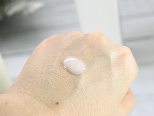 The Lotus Essence with Lotus Leaf review. Read more at >> www.glamorable.com | via @glamorable