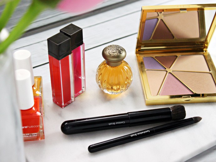 Pack Your Bag Like a Beauty Editor - Glamorable