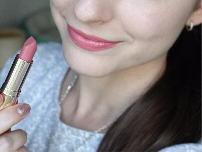 Estee Lauder Pure Color Love Lipstick Review & Swatches - 430 Crazy Beautiful (lip swatch)