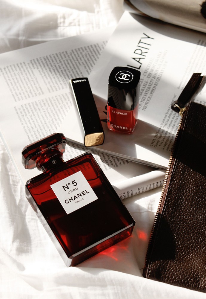 Best holiday gifts from CHANEL beauty | @glamorable - via glamorable.com